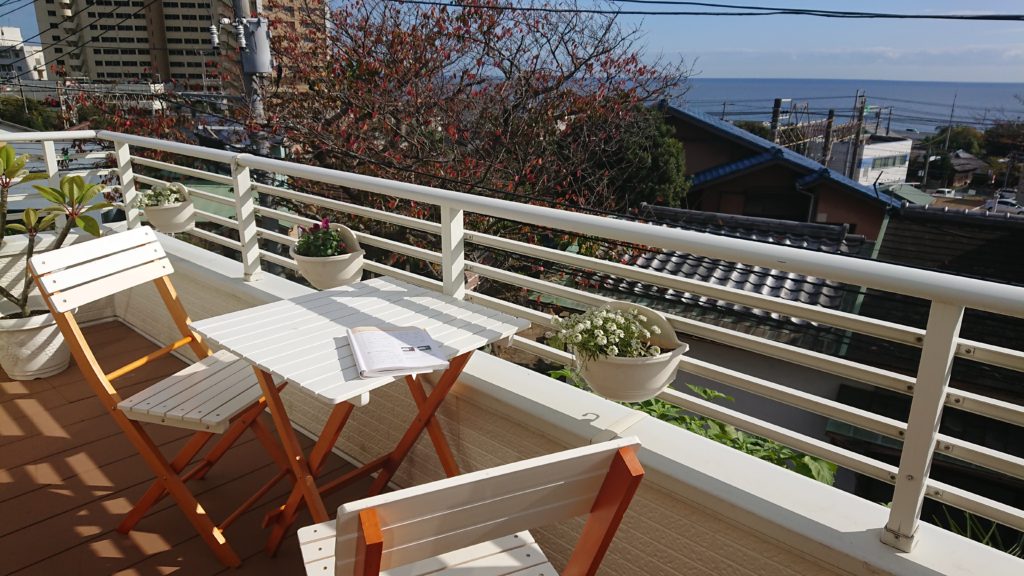 ２階デッキの花を模様替え